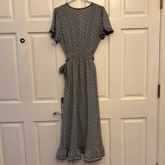 Max Studio Women’s Faux Wrap Dress, Size Large. Black, With Small White Floral. - Picture 4 of 7